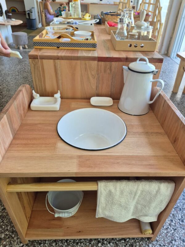Mueble para lavado de manos y uñas